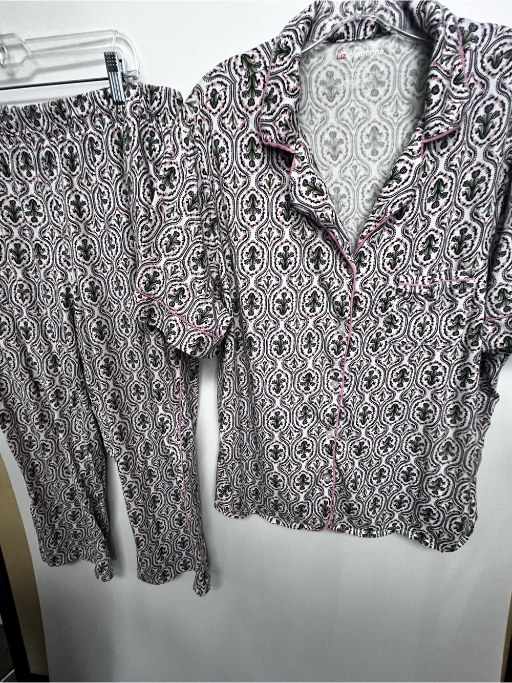 LIZ CLAIBORNE SIZE XL SHORT SLEEVE BUTTON-UP PJ’s CAPRI LENGTH FLORAL PATTERN